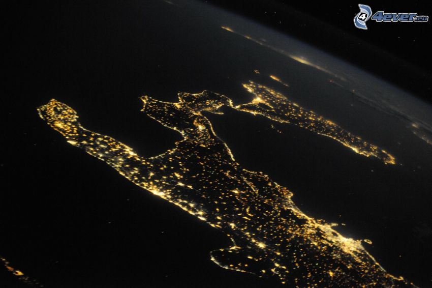 Sicília, satelitný záber, noc, Taliansko