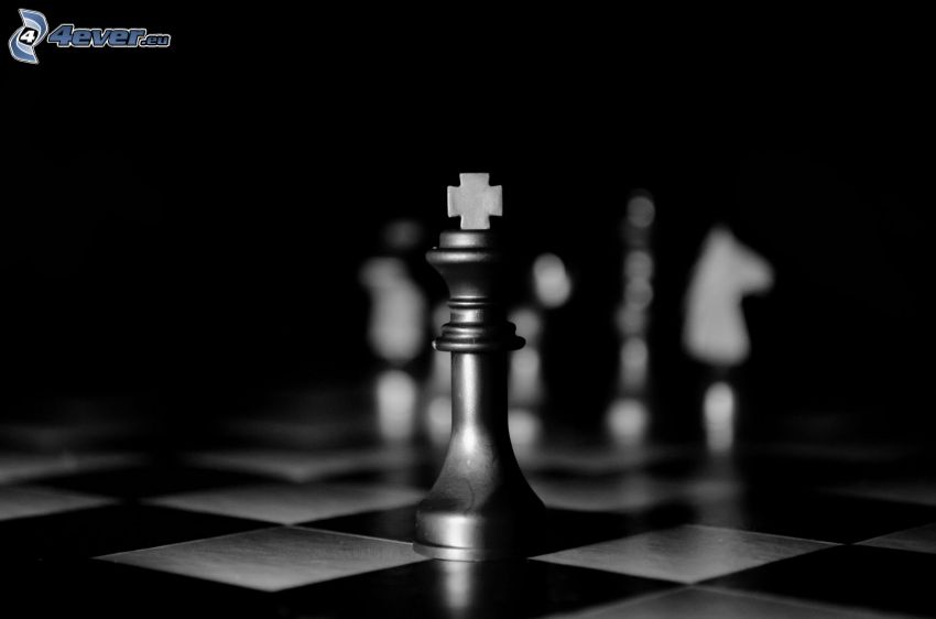 šachové figúrky, čiernobiela fotka, kráľ