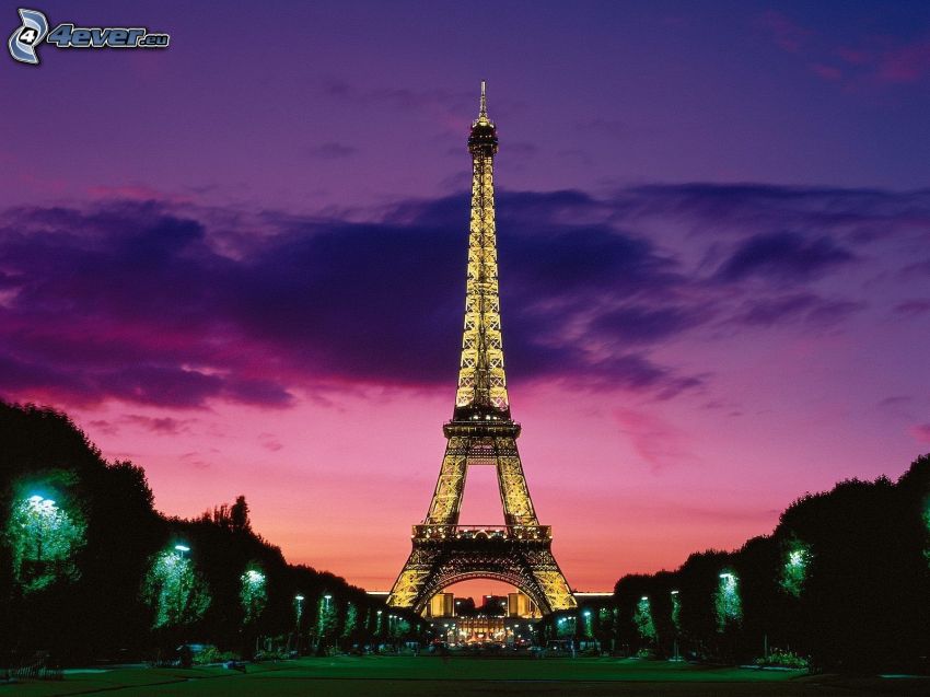 Eiffelova veža, večerná obloha