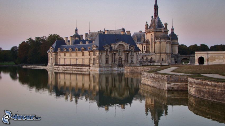 Château de Chantilly, jazero, odraz