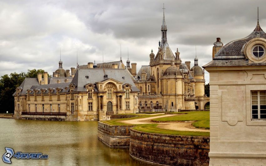 Château de Chantilly, jazero