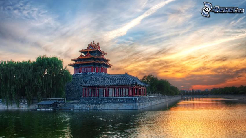 čínska budova, jazero, západ slnka, HDR