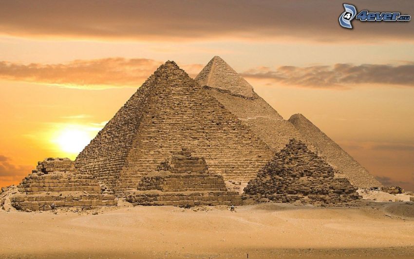 Egyptské pyramídy pri západe slnka, pyramídy v Gize