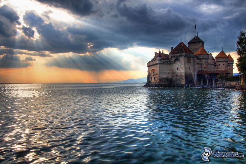 hrad Chillon, Ženevské jazero, Švajčiarsko, hrad pri vode