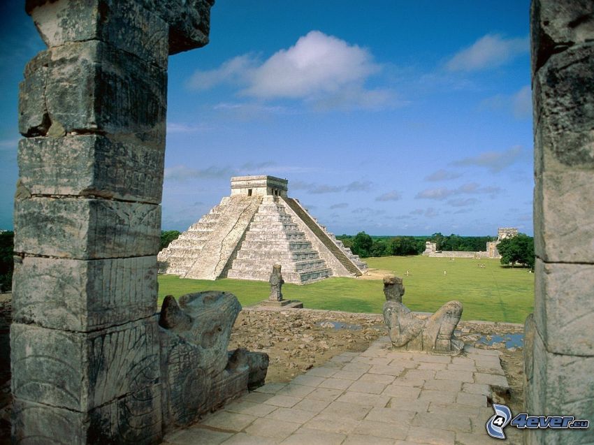 Mayská pyramída El Castillo, Chichen Itza, mexiko