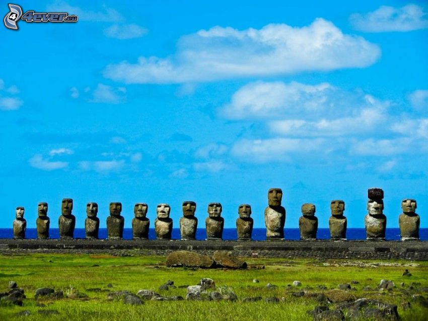 sochy Moai, more, Veľkonočný ostrov