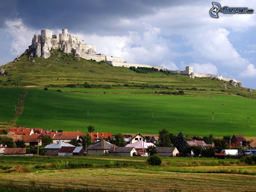 Spišský hrad, Slovensko, oblaky, dedina