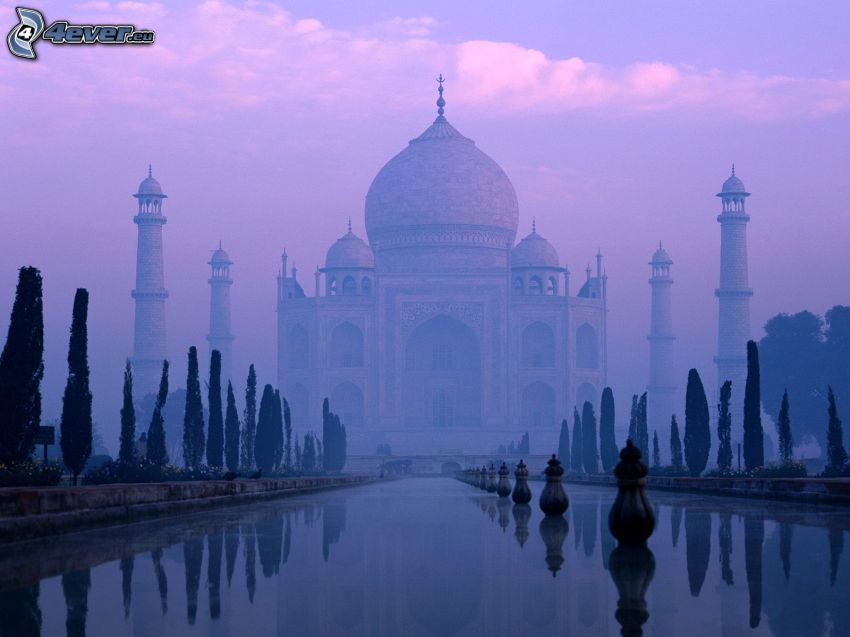 Tádž Mahal, hmla, voda, fialová obloha