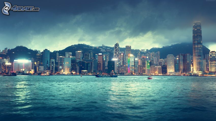 Hong Kong, búrkové mraky