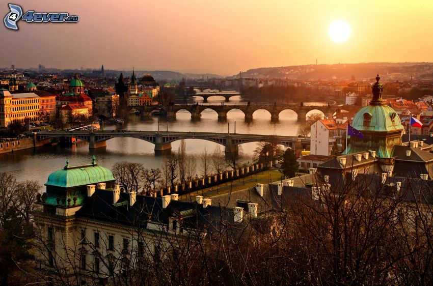 Praha, večerné mesto, západ slnka