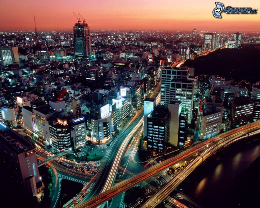 Tokio, večerné mesto, dialničný most, večerná diaľnica