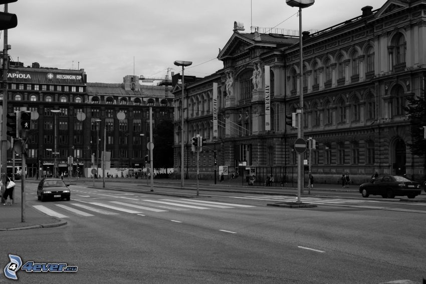 ulica, historická budova, čiernobiela fotka