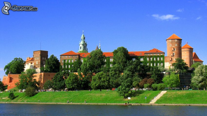 Wawelský hrad, Krakov, zelené stromy
