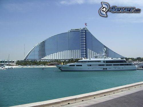 Jumeirah Beach, Dubaj, výletná loď
