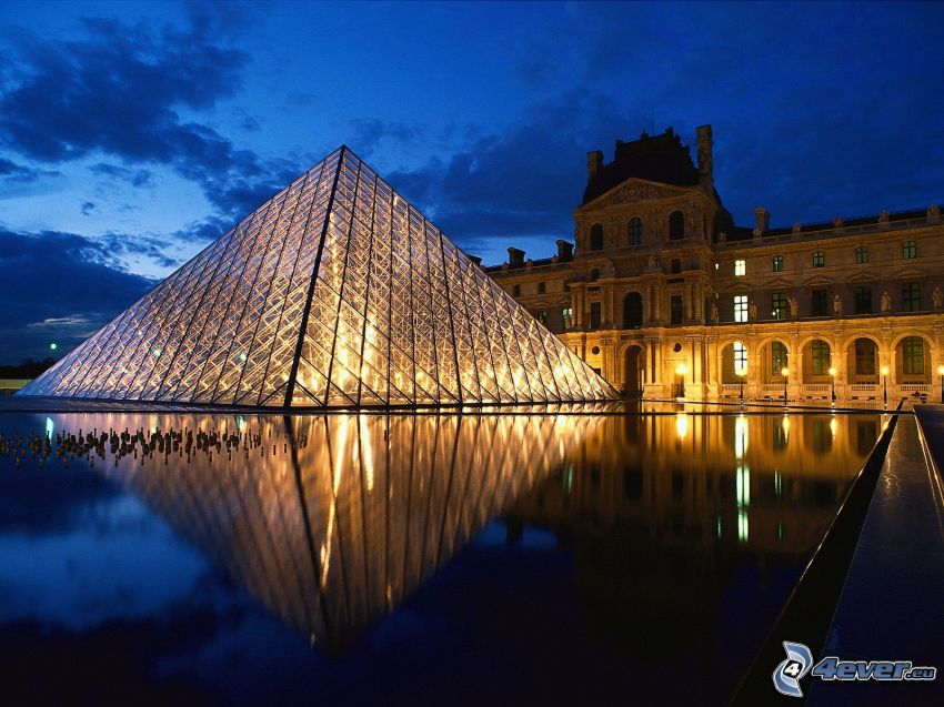 Louvre, Paríž, sklenená pyramída, múzeum, obloha