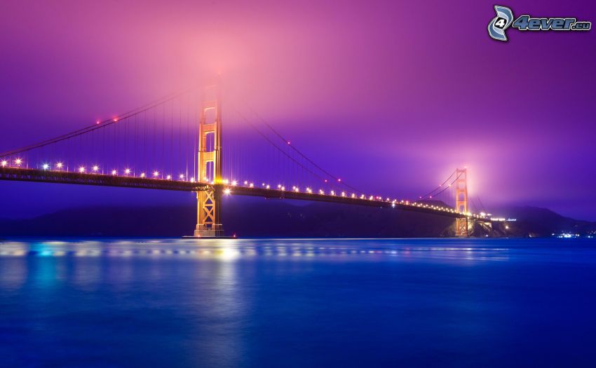 Golden Gate, San Francisco, USA, osvetlený most, most v hmle, večer