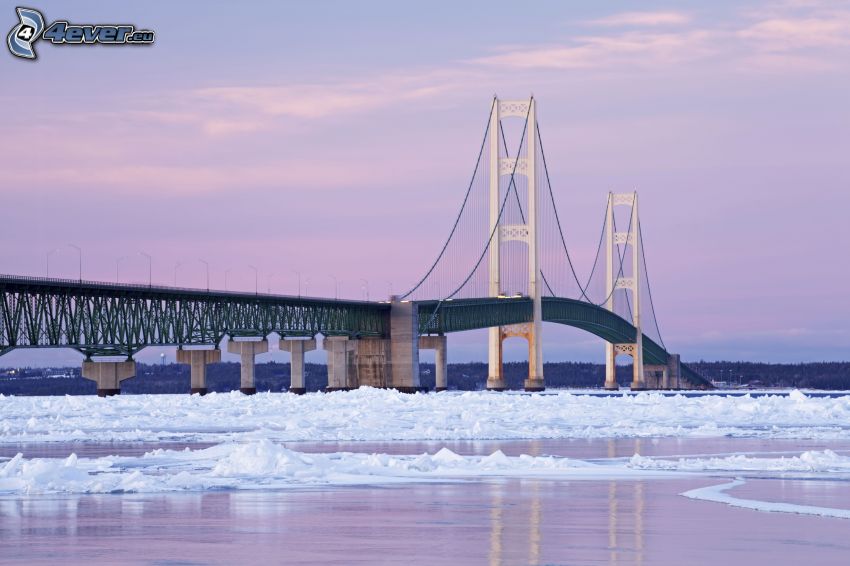 Mackinac Bridge, piesočná pláž, sneh