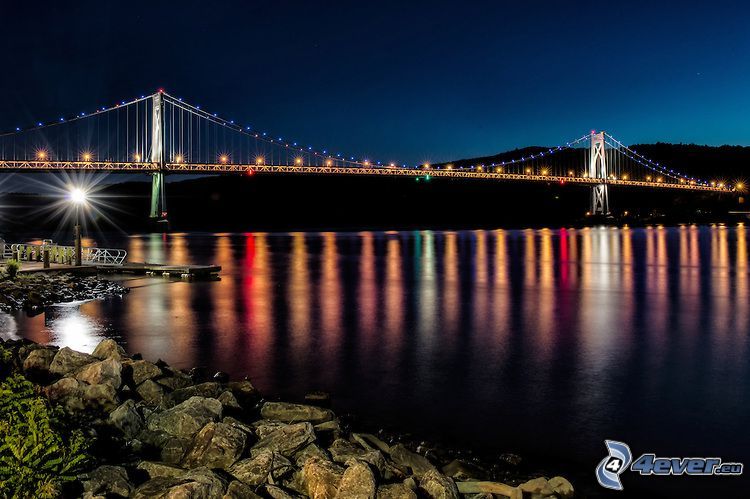 Mid-Hudson Bridge, osvetlený most, noc