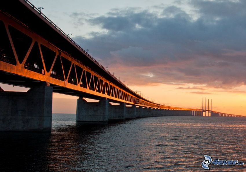 Øresund Bridge, po západe slnka