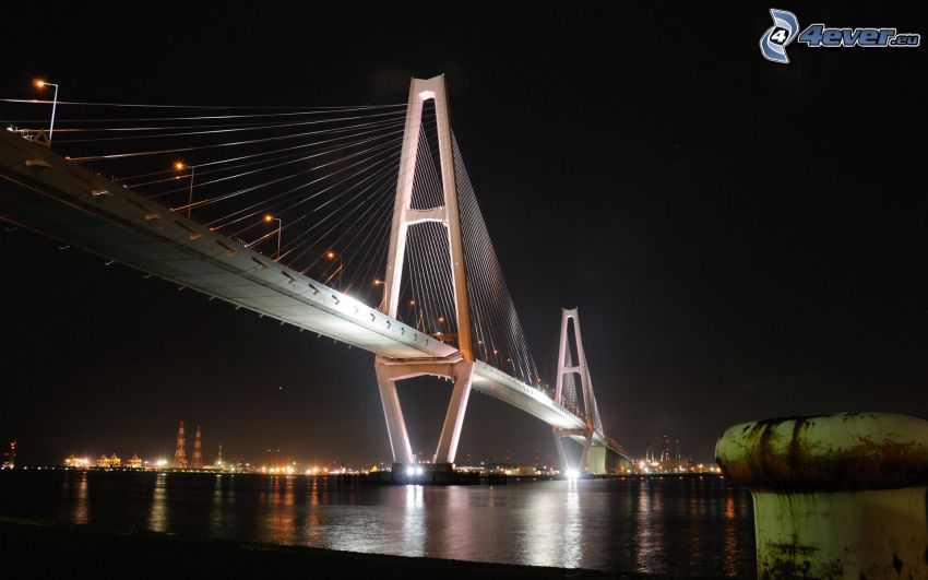 osvetlený most, rieka, noc
