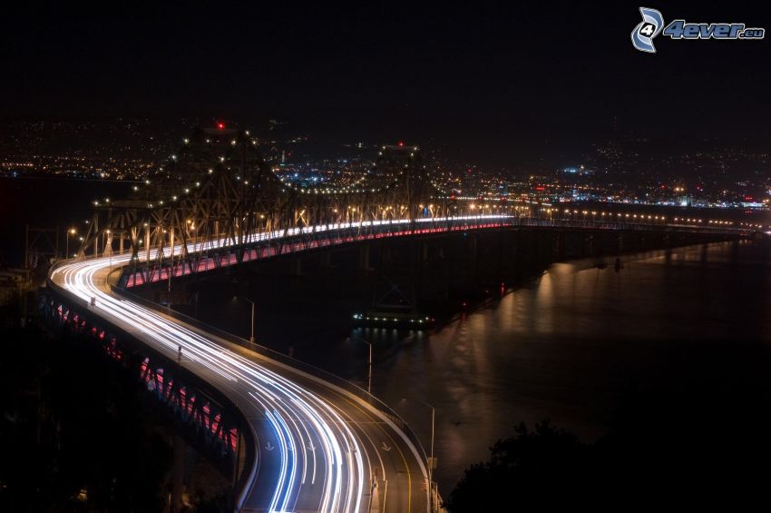 osvetlený most