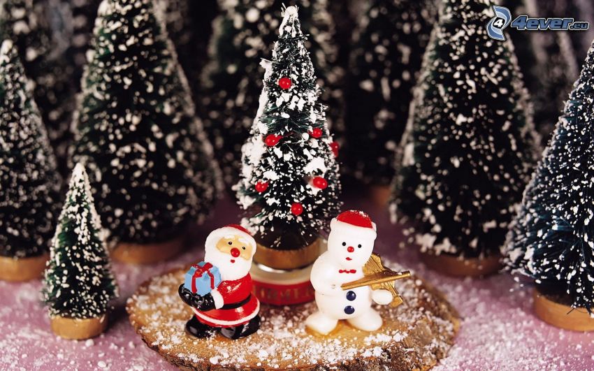 vianočná dekorácia, Dedo Mráz, snehuliak, zasnežené stromy