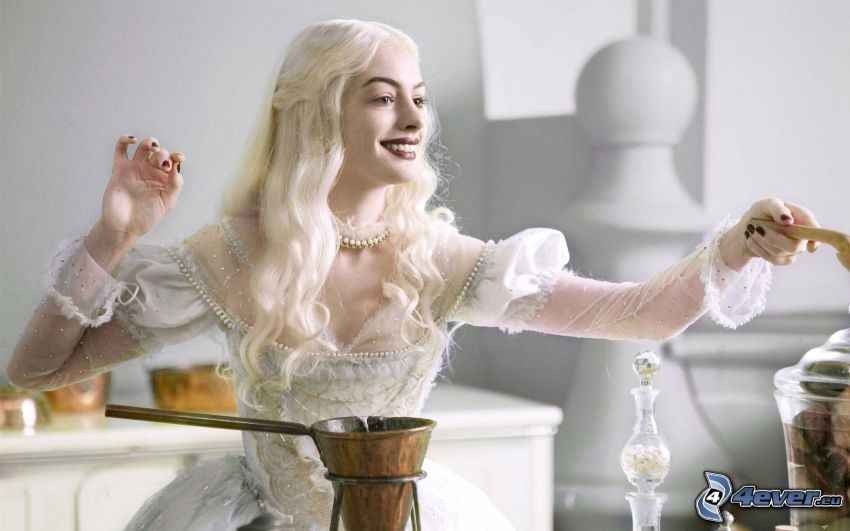 Alica v krajine zázrakov, White Queen, Anne Hathaway