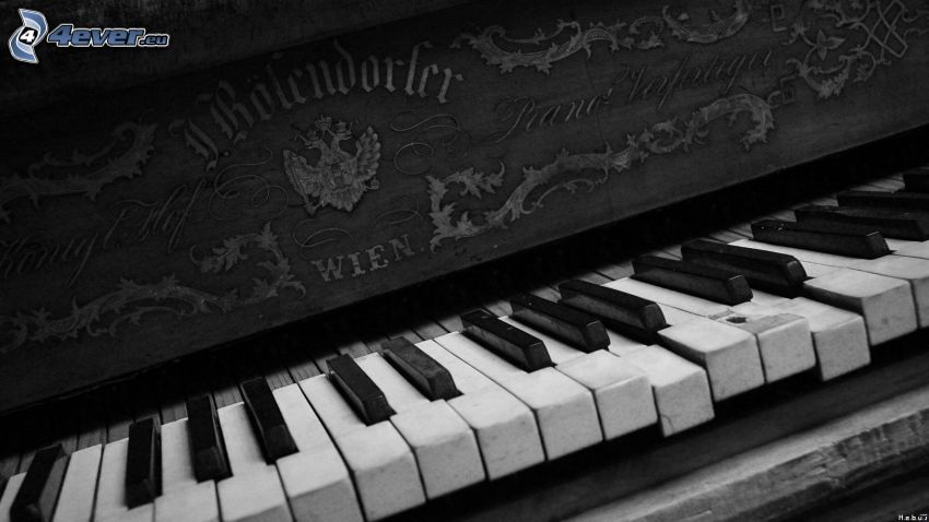 starý klavír