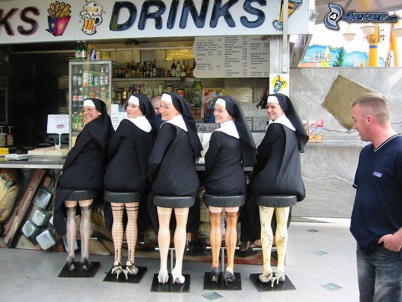 mníšky za barom, nohy