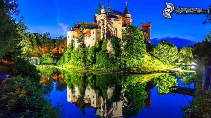 castle Bojnice, lake, reflection