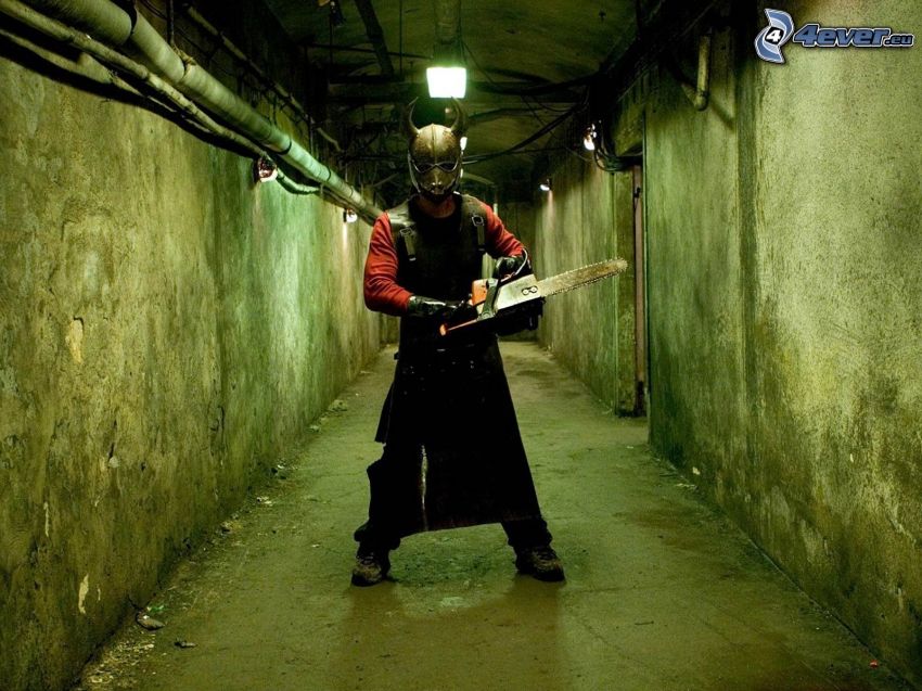 Hostel 3, man in the mask, chainsaw