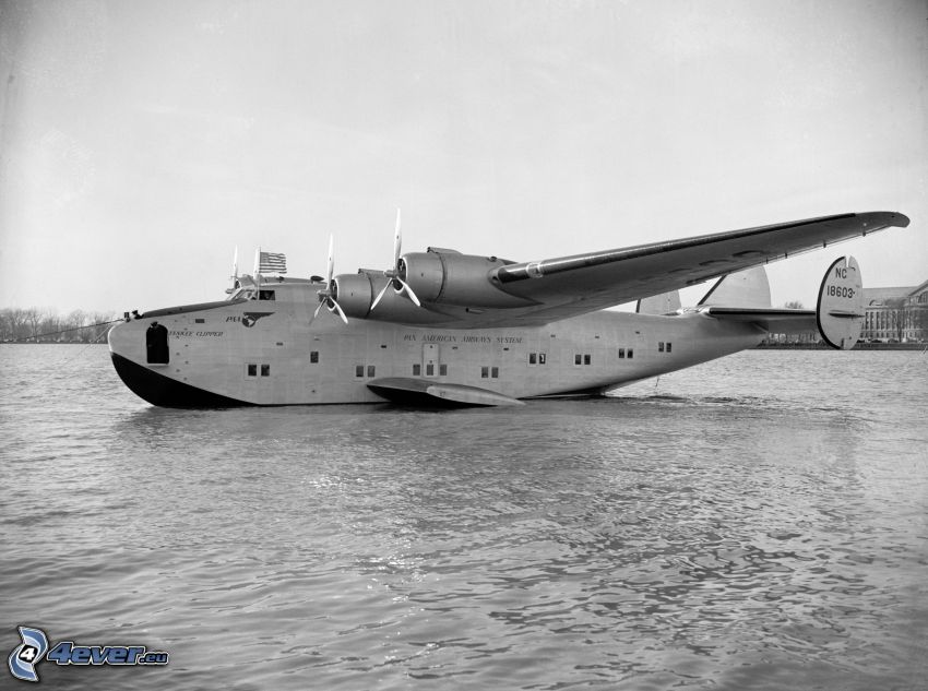 Boeing 314a, water, black and white photo