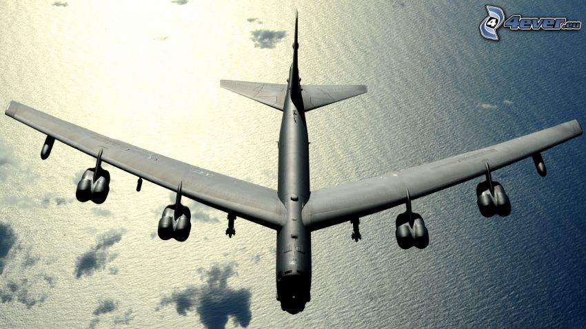 Boeing B-52 Stratofortress, sea