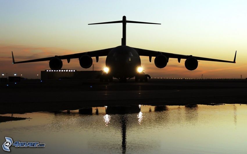 Boeing C-17 Globemaster III, silhouette of the aircraft