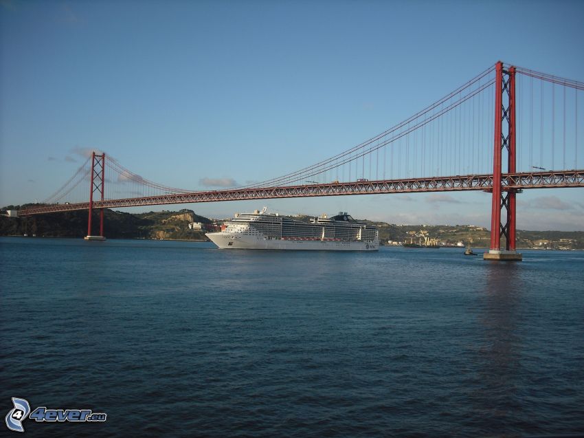 25 de Abril Bridge, luxury ship