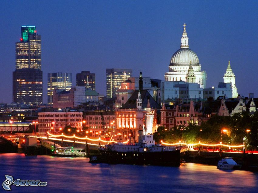 London, night city