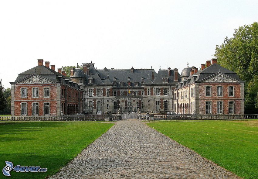 Château de Belœil, sidewalk