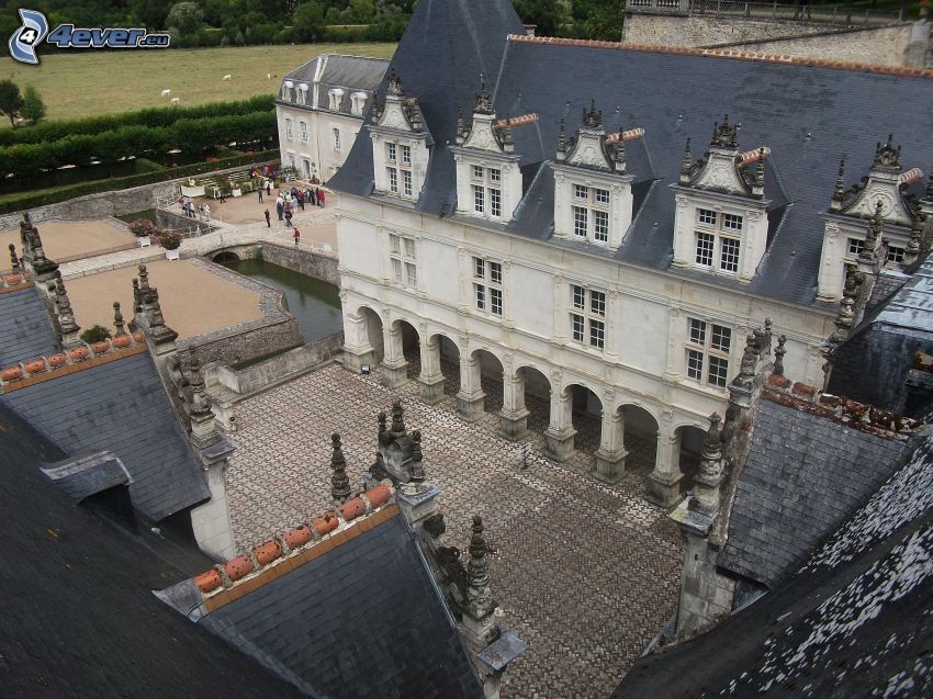Château de Chaumont, courtyard