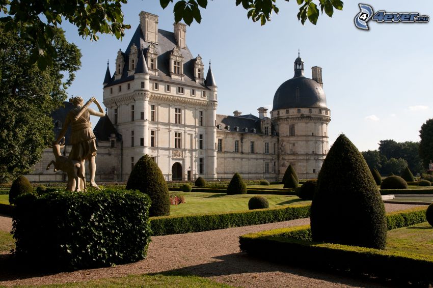 château de Valençay, garden, sidewalk, bushes