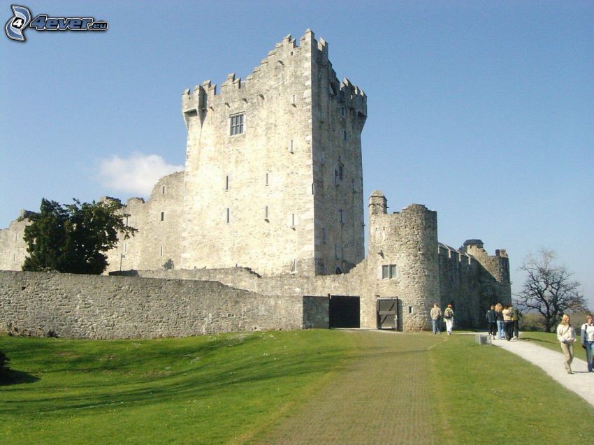Ross Castle, tourists