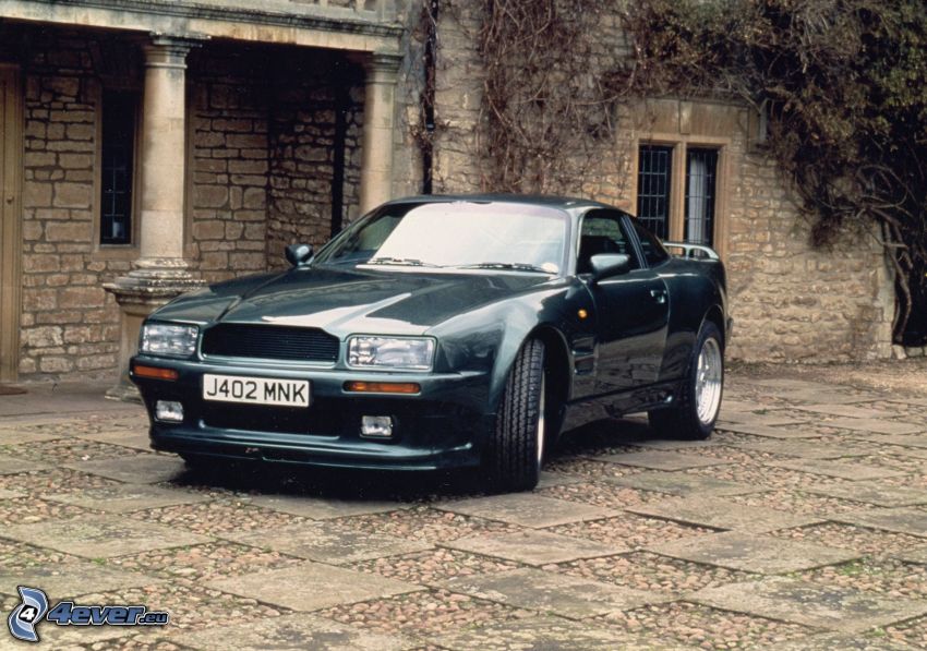 Aston Martin Virage, oldtimer, house, pavement