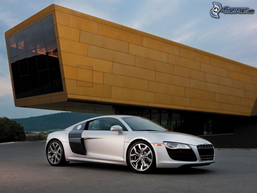 Audi R8, luxury house