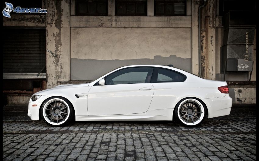 BMW M3, pavement