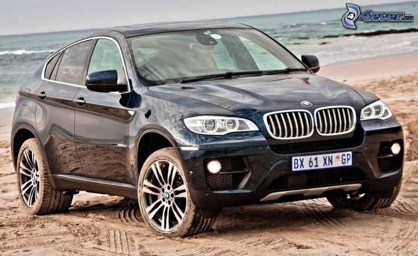 BMW X6, sandy beach