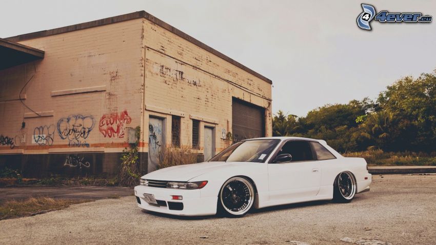 Nissan Silvia S13, old building