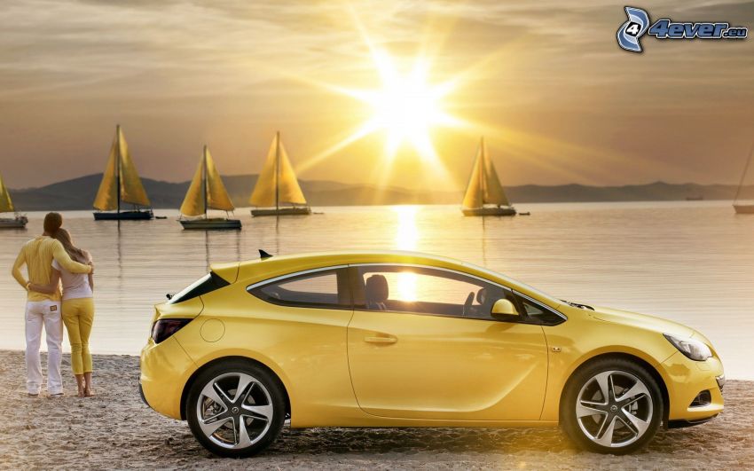 Opel Astra, couple on the beach, sea, sailboats, sun
