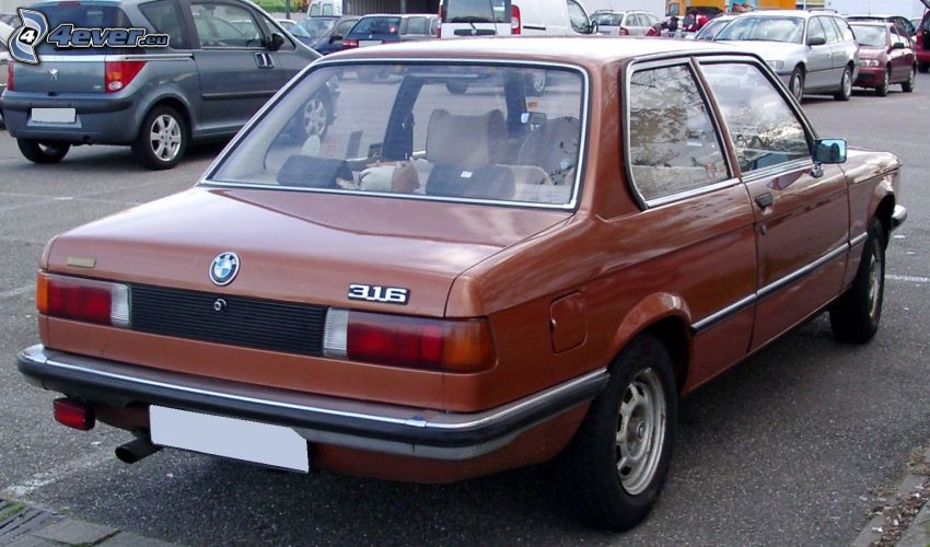 BMW E21, car park