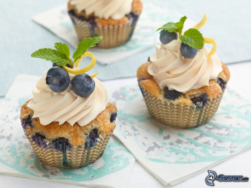 cupcakes, blueberries