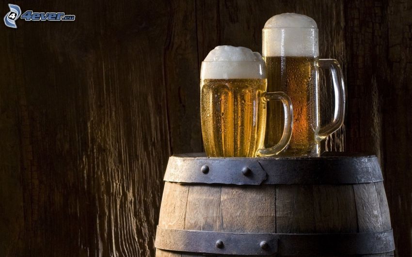 glasses of beer, barrel