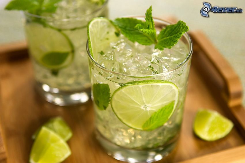 mojito, a slice of lime, ice cubes